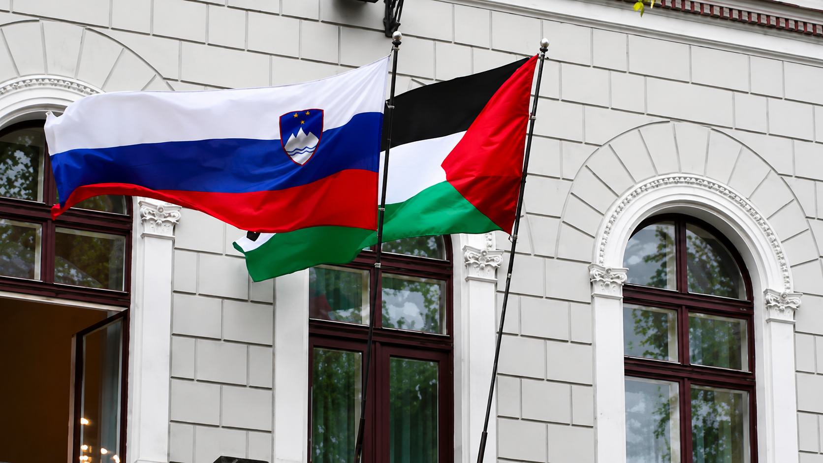 بقرار جمهوري: علم فلسطين يرفرف فوق قصر سلوفينيا الرئاسي