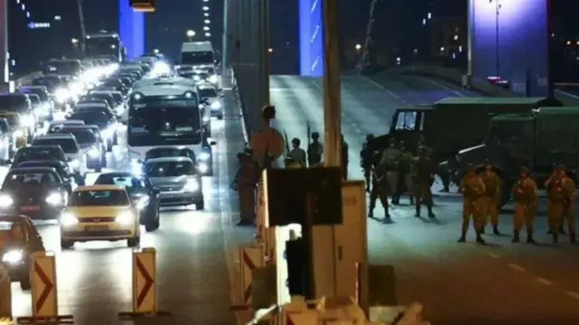 ليلة الانقلاب في تركيا .. منع الشعب التركي من عبور الجسور